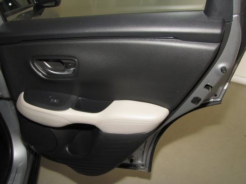 Certified 2025 Honda HR-V LX image 17