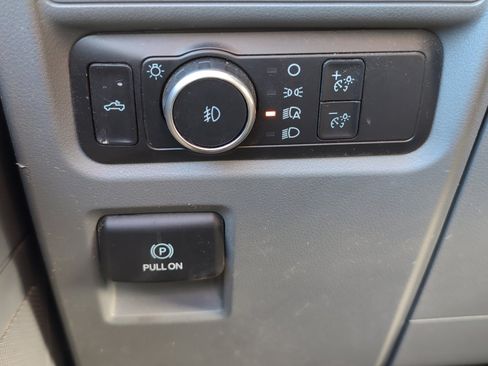 Used 2022 Ford F150 XLT w/ Trailer Tow Package image 14