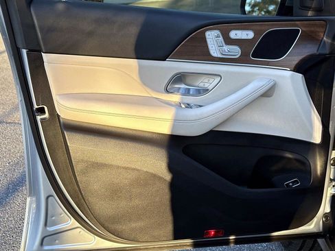 Used 2024 Mercedes-Benz GLE 350 4MATIC image 17