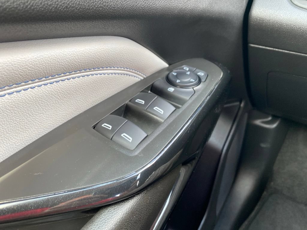 Used 2025 Chevrolet Trax LT FWD image 25