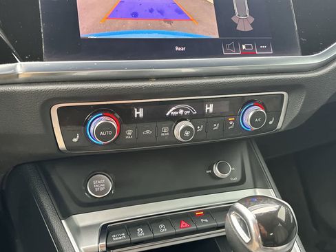 Used 2020 Audi Q3 2.0T Premium image 18