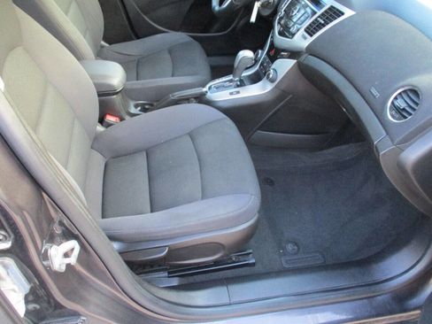 Used 2014 Chevrolet Cruze LT image 6