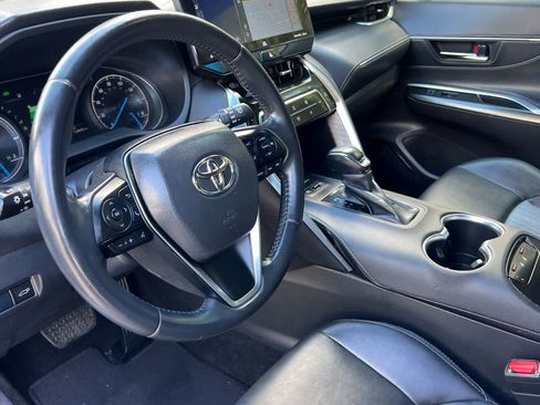 Used 2021 Toyota Venza XLE w/ Carpet Mat Package (TMS) AWD/4WD image 12