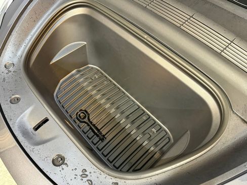 Used 2023 Tesla Model Y Long Range image 48