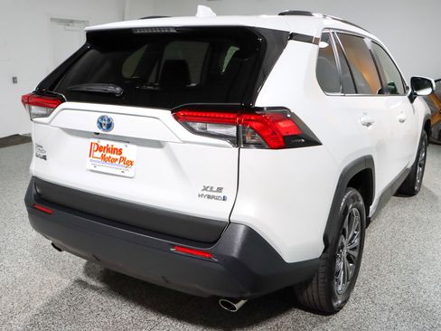 Used 2023 Toyota RAV4 XLE Premium image 7