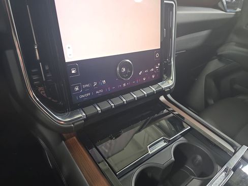 Used 2025 GMC Yukon Denali AWD/4WD image 24