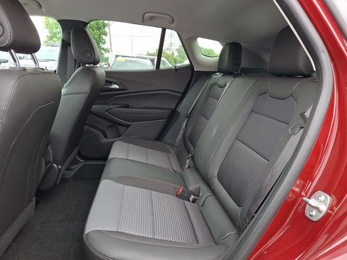 Used 2025 Chevrolet Trax LT FWD image 10