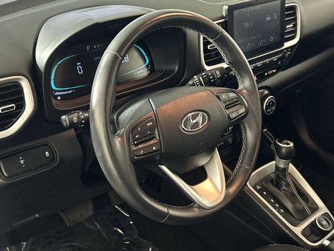 Used 2025 Hyundai Venue SEL FWD image 15