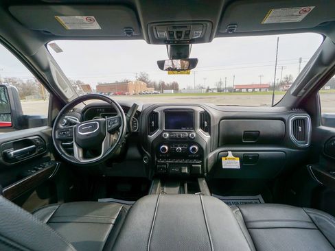 Used 2023 GMC Sierra 3500 Denali w/ Denali Ultimate Package image 2