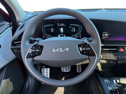 New 2025 Kia Niro EX Touring image 12