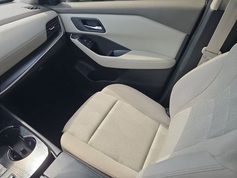 Certified 2025 Nissan Rogue SV FWD image 16