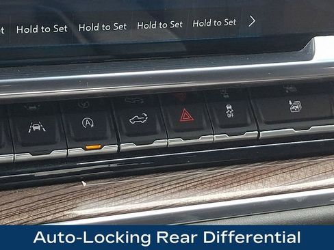 Used 2024 Chevrolet Silverado 1500 LT image 17