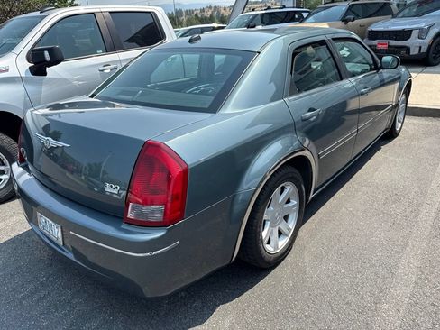 Used 2005 Chrysler 300 Touring RWD image 4