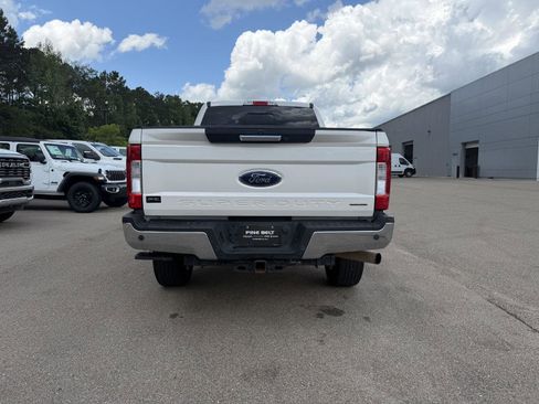 Used 2019 Ford F250 Lariat w/ Lariat Value Package AWD/4WD image 5
