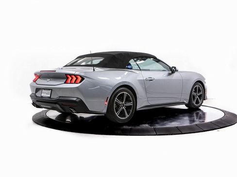 Used 2024 Ford Mustang Convertible image 7