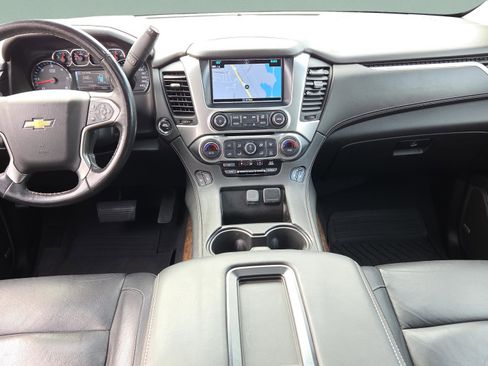 Used 2019 Chevrolet Suburban LT image 16