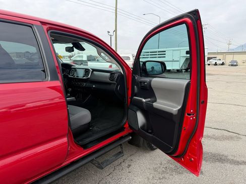 Used 2021 Toyota Tacoma SR5 AWD/4WD image 18