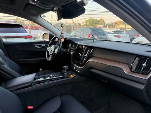 Used 2021 Volvo XC60 T5 Momentum w/ Protection Package AWD/4WD image 21