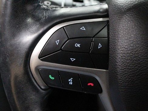 Used 2020 Jeep Grand Cherokee Altitude image 24