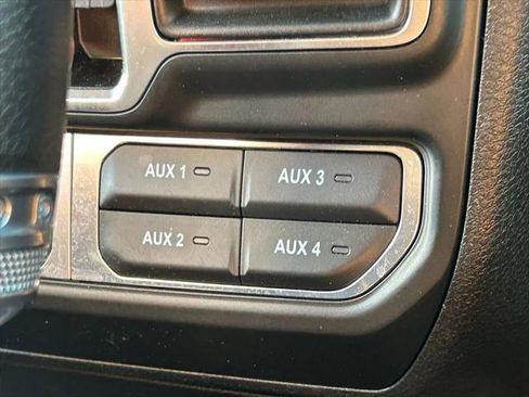Certified 2025 Jeep Gladiator Mojave w/ Convenience Group AWD/4WD image 39