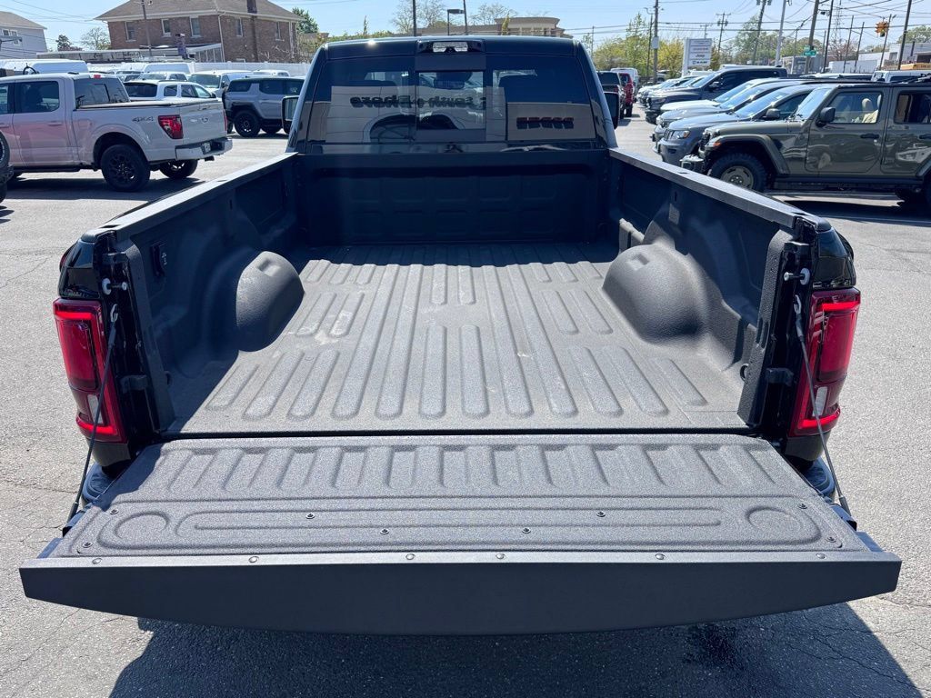 Used 2025 RAM 3500 Limited AWD/4WD image 7