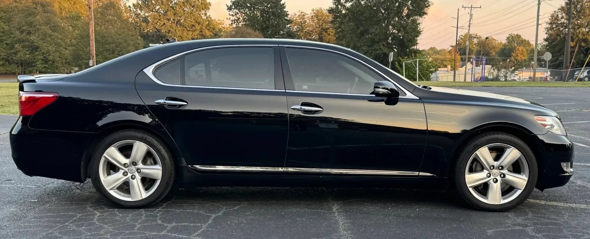 Used 2010 Lexus LS 460 L w/ Luxury Pkg RWD image 9