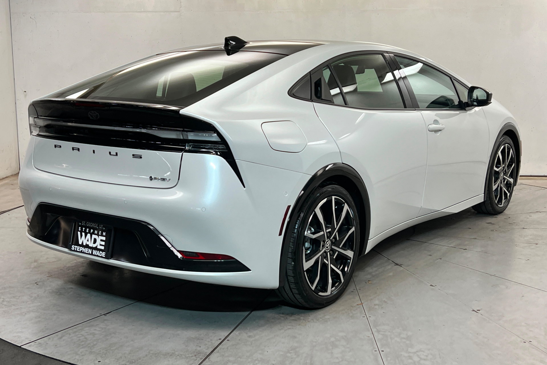 Certified 2026 Toyota Prius Plug-In Hybrid w/ Limited Premium Package FWD image 6