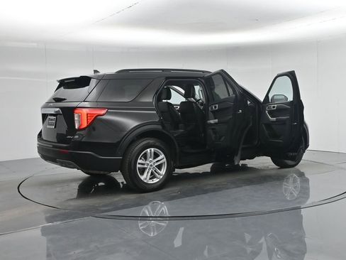 Used 2024 Ford Explorer XLT w/ Equipment Group 202A image 6