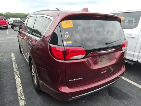 Used 2018 Chrysler Pacifica Touring-L Plus FWD image 2