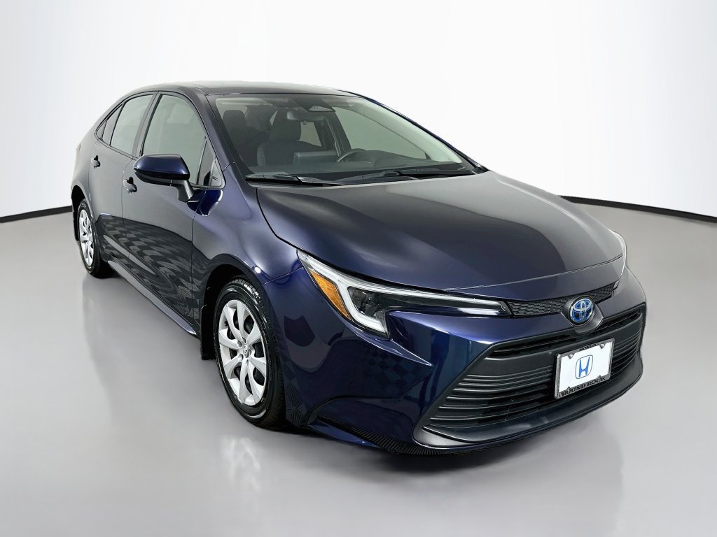 Used 2024 Toyota Corolla LE FWD image 3