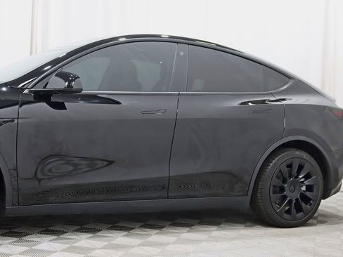 Used 2022 Tesla Model Y Long Range AWD/4WD image 4