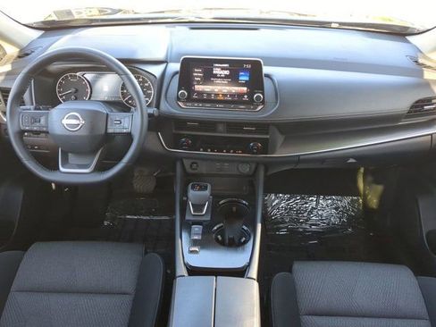 Used 2025 Nissan Rogue SV image 14
