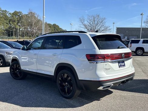 New 2026 Volkswagen Atlas SE FWD image 8