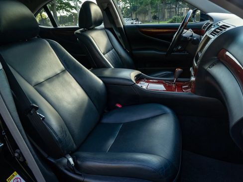 Used 2012 Lexus LS 460 w/ Comfort Pkg RWD image 16