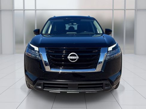 Certified 2025 Nissan Pathfinder SV FWD image 9