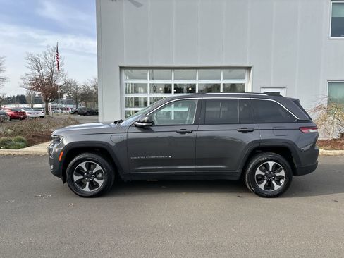 Used 2024 Jeep Grand Cherokee Limited 4xe image 2