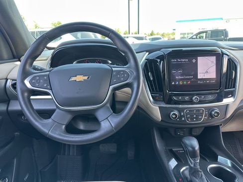 Used 2022 Chevrolet Traverse LT w/ LT Premium Package AWD/4WD image 7