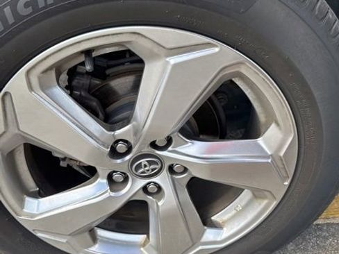 Used 2020 Toyota RAV4 Limited image 18