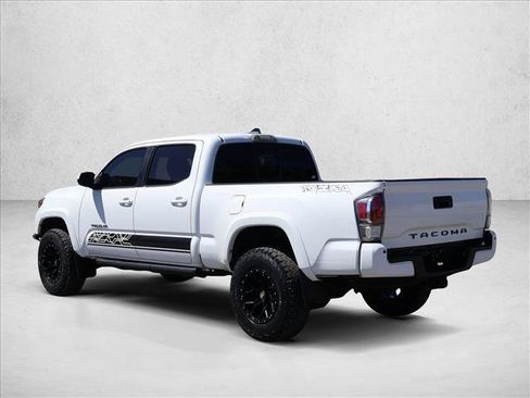 Used 2016 Toyota Tacoma TRD Sport w/ Premium & Technology Package AWD/4WD image 8