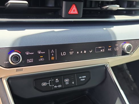 Certified 2025 Kia Carnival EX FWD image 26