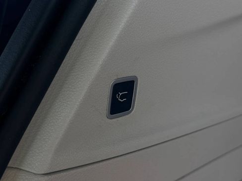 Used 2017 Chrysler Pacifica Touring FWD image 27