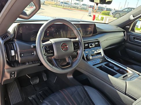 Used 2025 Nissan Armada PRO-4X AWD/4WD image 13