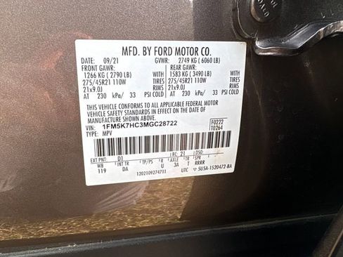 Used 2021 Ford Explorer Platinum w/ Premium Technology Package image 30