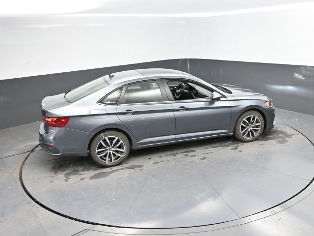Used 2025 Volkswagen Jetta SE FWD image 31