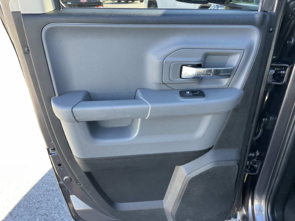 Used 2016 RAM 1500 Classic SLT AWD/4WD image 12