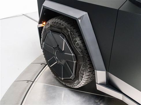 Used 2024 Tesla Cybertruck AWD Crew Cab image 12