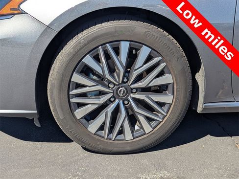 Used 2024 Nissan Altima 2.5 SV image 9