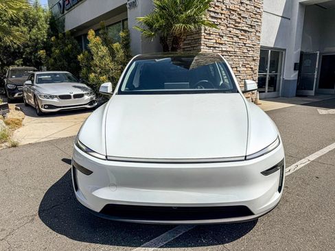 Used 2026 Tesla Model Y 2WD image 9