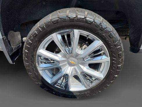 Used 2023 Chevrolet Silverado 1500 High Country w/ High Country Premium Package AWD/4WD image 8