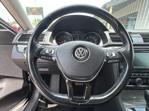 Used 2018 Volkswagen Passat 2.0T SE w/ SE Lighting Package FWD image 21